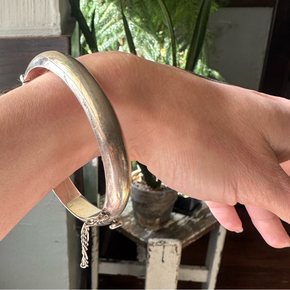 Vintage sterling silver hinged bangle
